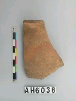 藏品(褐色夾砂陶口緣)的圖片